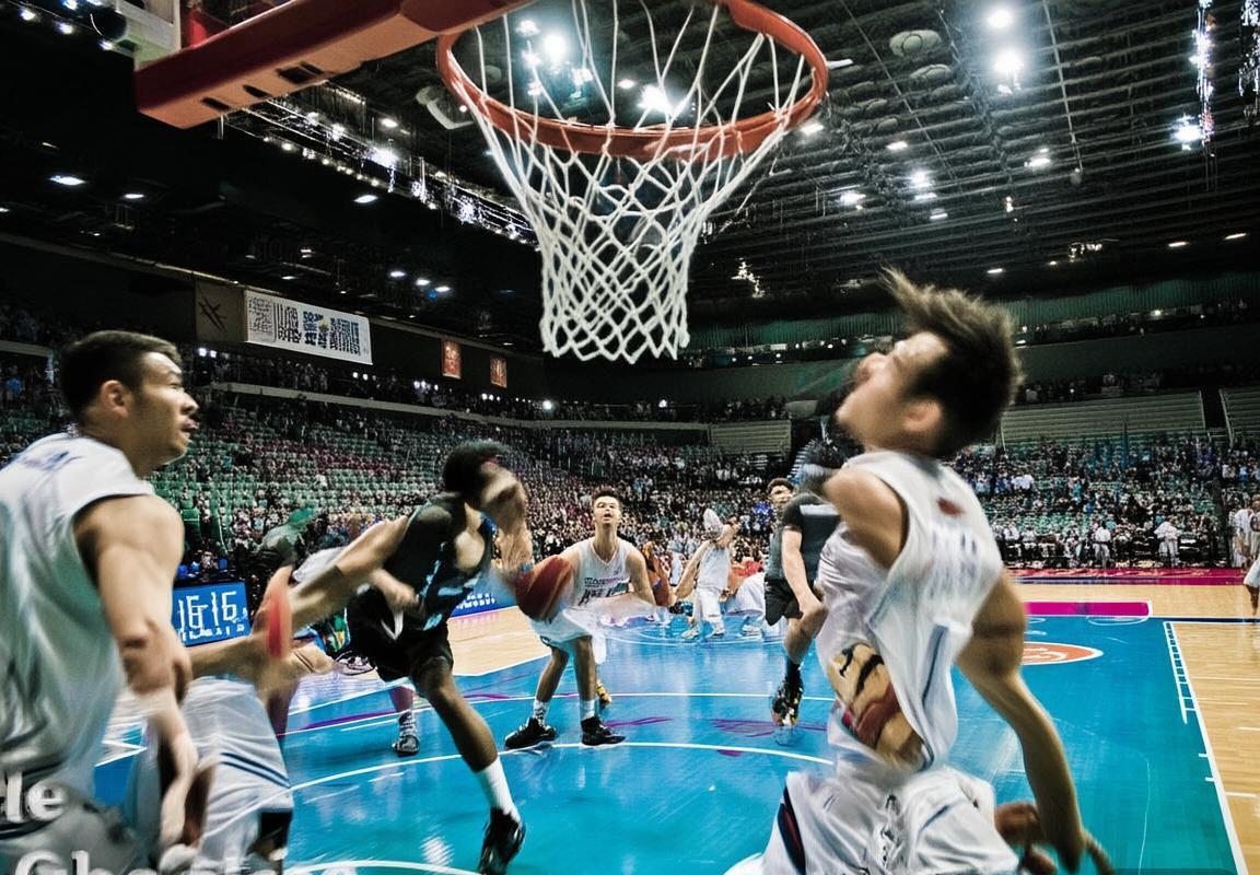 北京控股VS山西：巅峰对决战术解析与精彩瞬间回顾(图2)