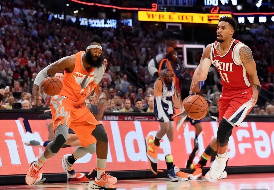 火箭爵士巅峰对决：战术火花与球星闪耀(图3)