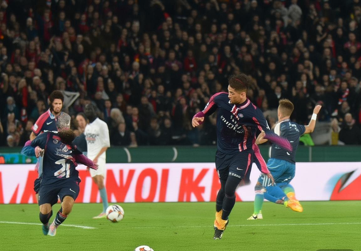 巴黎圣日耳曼VS马赛巅峰对决：法甲经典之战回顾(图2)