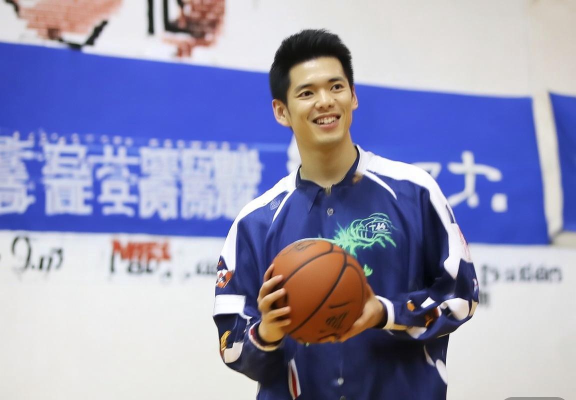 NBA西部首轮火箭VS雷霆激战：火箭险胜雷霆晋级！(图2)