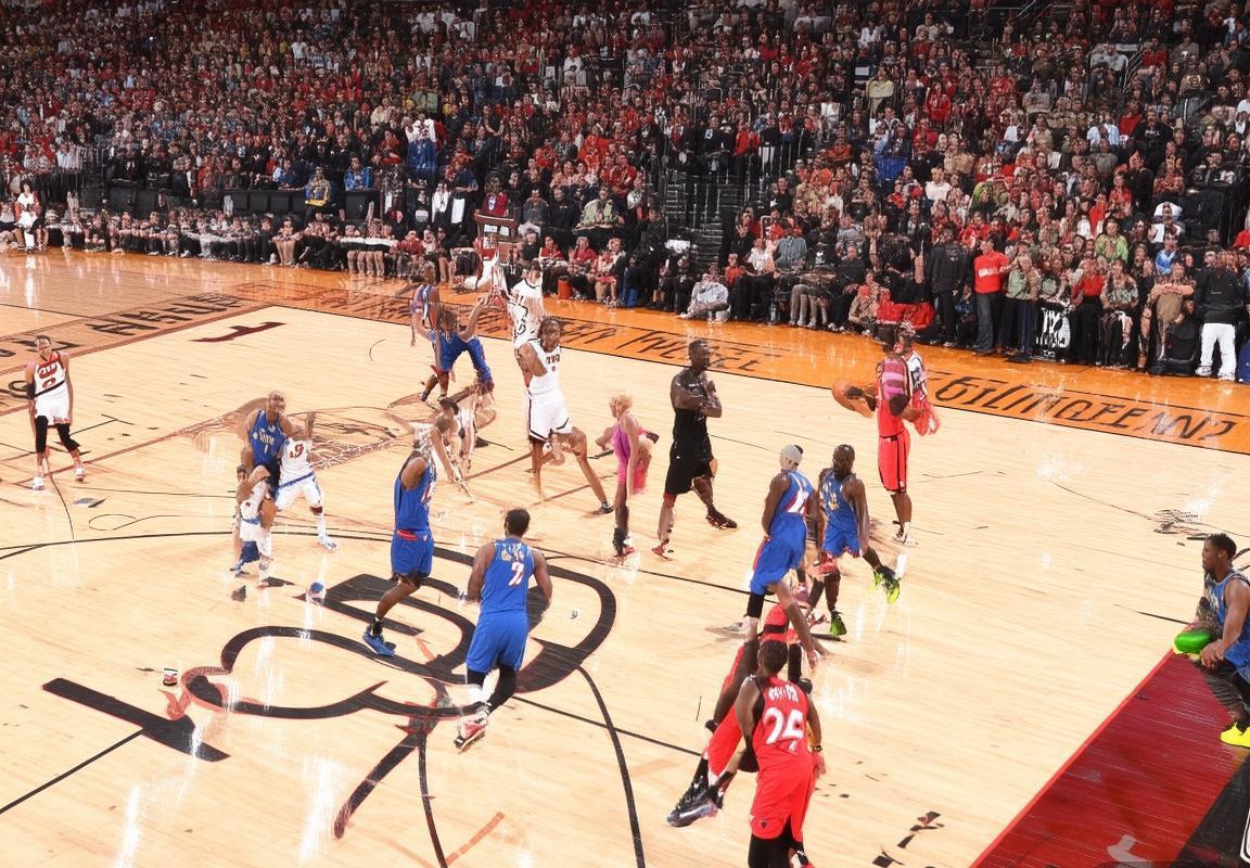 2018NBA东决精彩瞬间：詹姆斯德罗赞对决战术解析(图1)